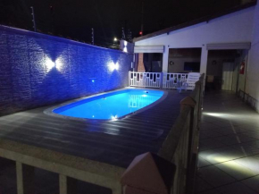 Kitnet com piscina em cond fechado a 200 m da praia com wi-fi